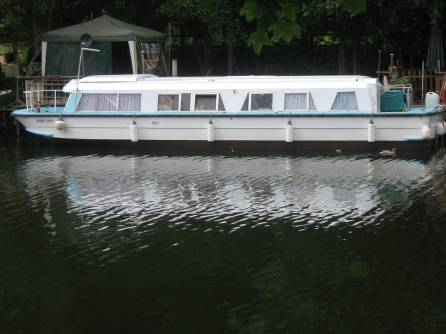 houseboat